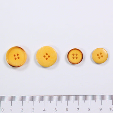Corozo button with thin rim
